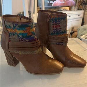 Brown Ankle Boots with Multicolor Pattern